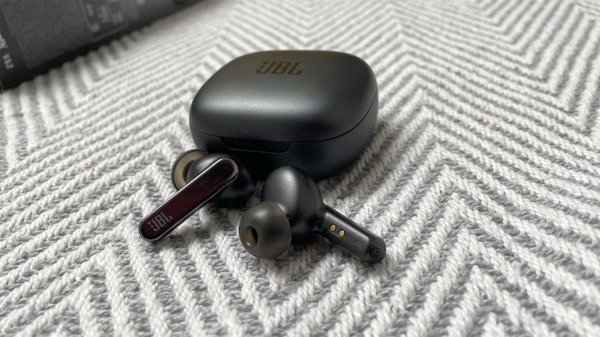 JBL Live Pro 2